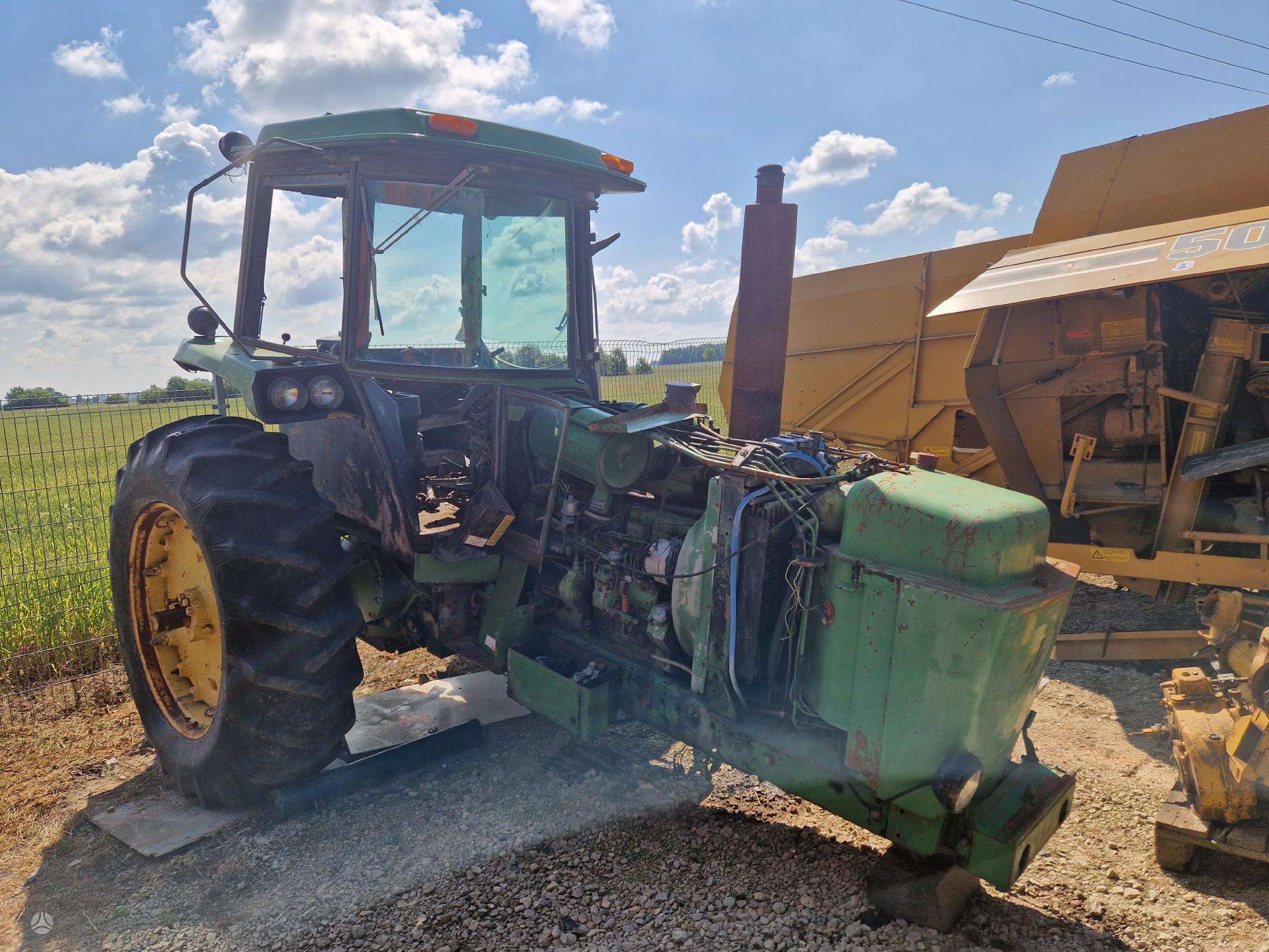 John Deere 4440